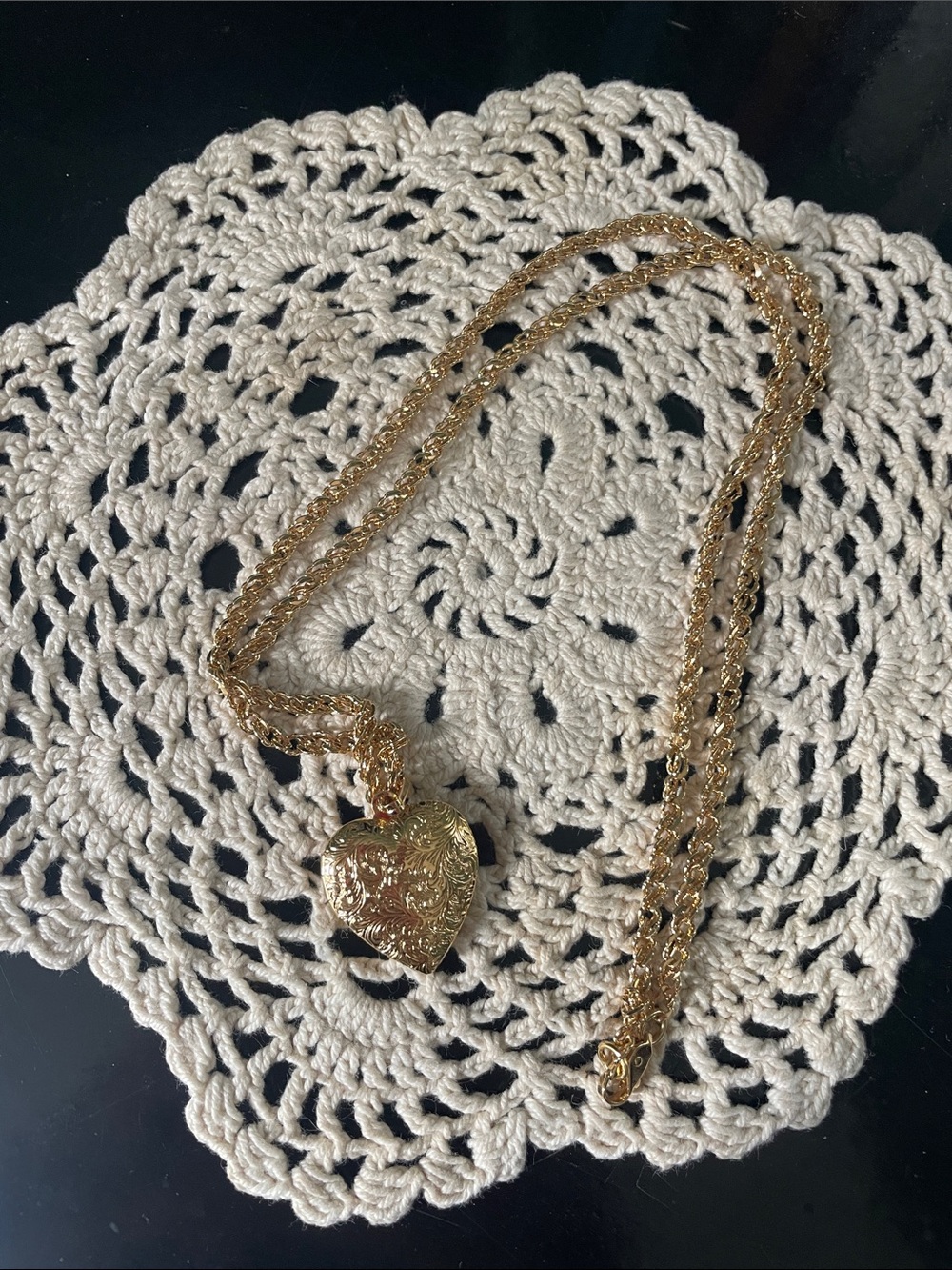 Gold Heart Locket Necklace - Elegant Women's Jewelry (costume)